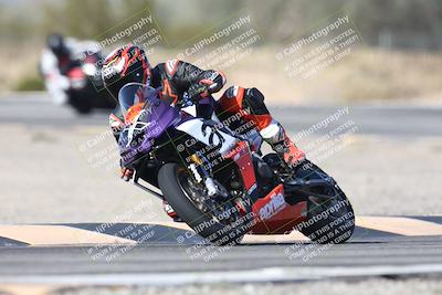 media/Dec-01-2025-Moto Forza (Mon) [[2daa91e15f]]/1-Advanced Group/Session 3 (Turn 3)/